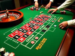 Navigasi hijau tiket100 yang mudah dibaca